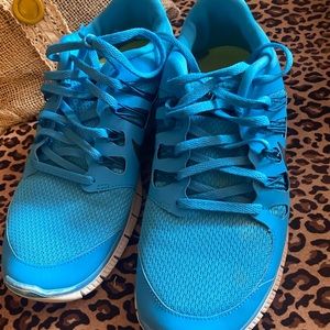 Men’s Nike tennis shoes